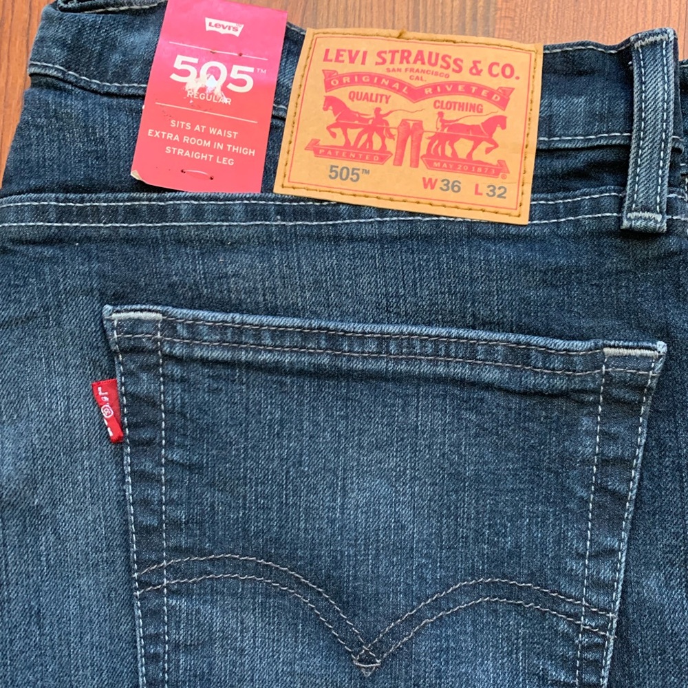 Men Levi’s 505 Regular W36 L32 NWT